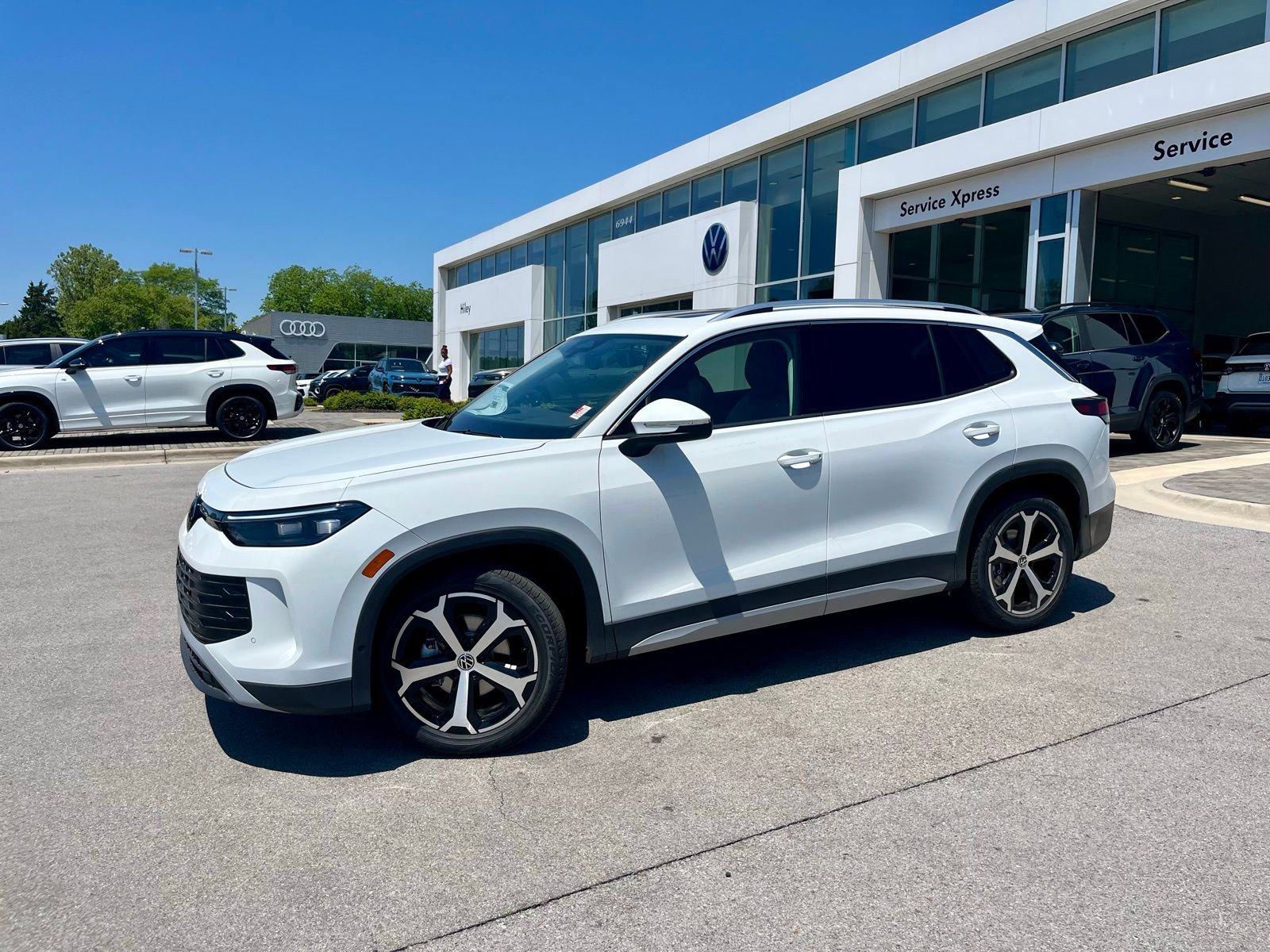 New 2026 Volkswagen Tiguan SE