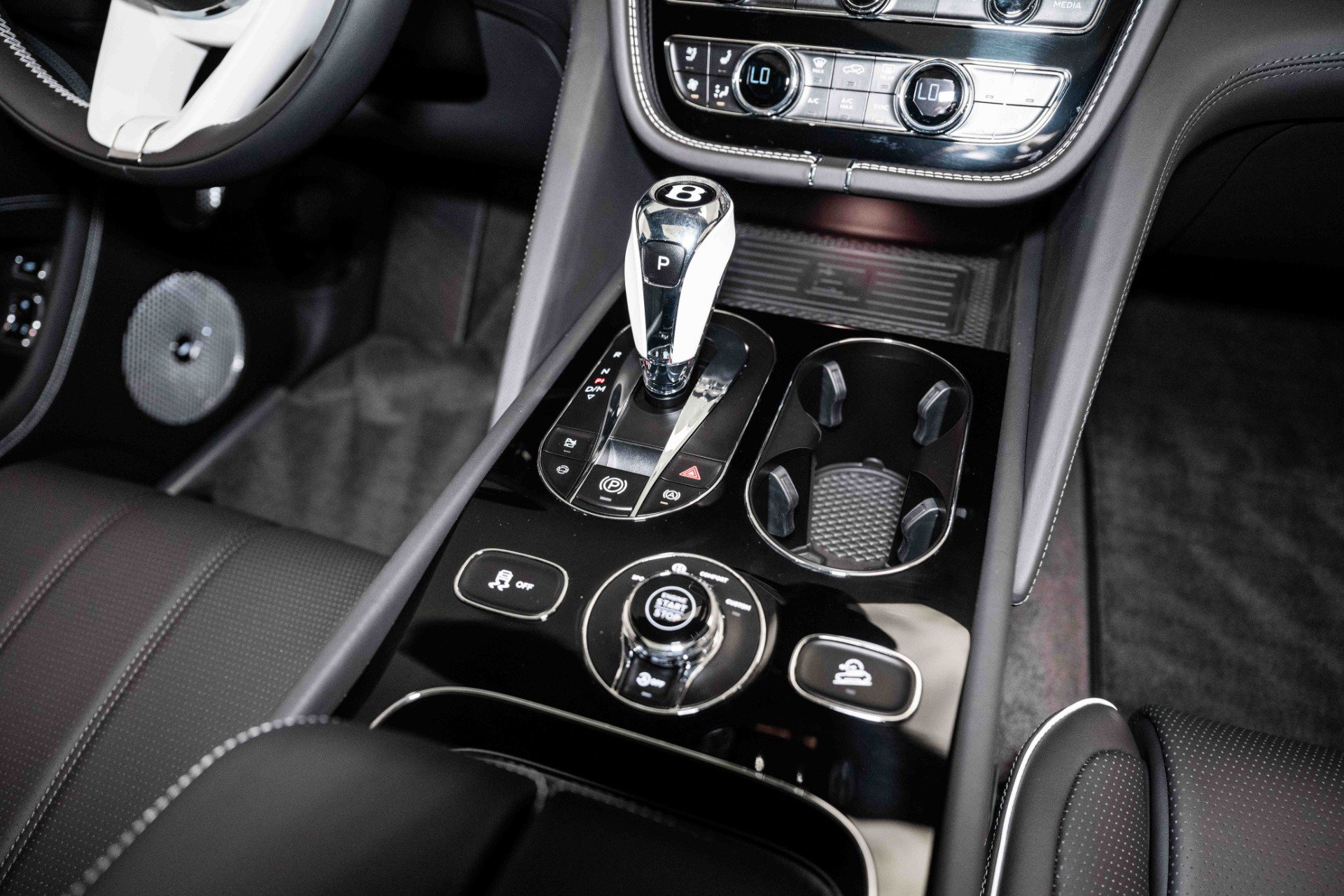 Used 2024 Bentley Bentayga image 38