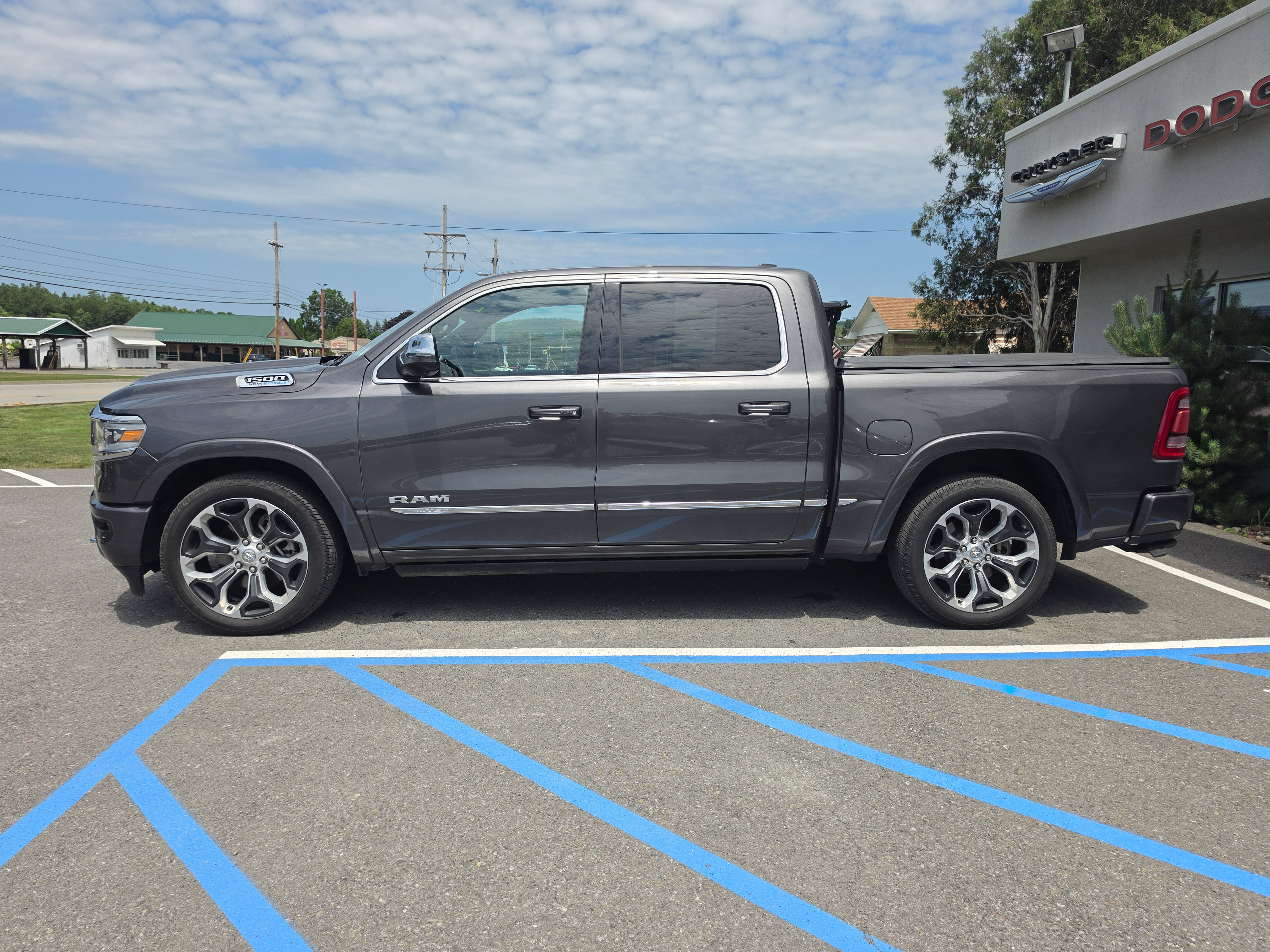 Used 2024 RAM 1500 Limited AWD/4WD image 10
