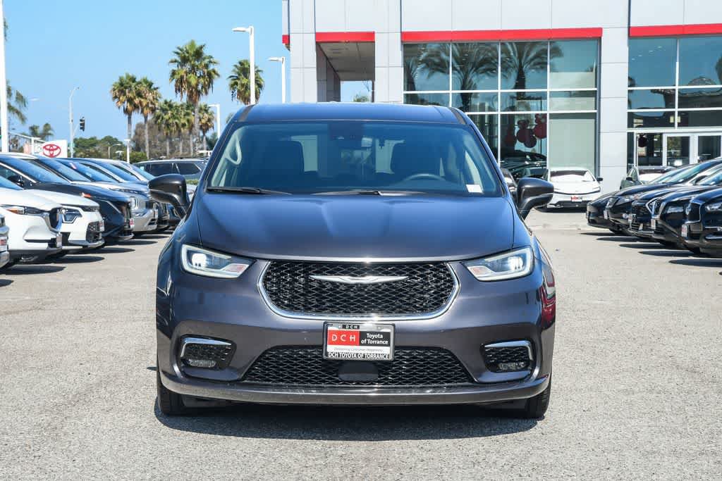 Used 2023 Chrysler Pacifica Touring-L FWD image 2