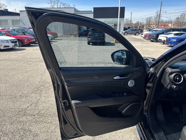 Used 2020 Alfa Romeo Stelvio Ti w/ Nero Edizione image 23
