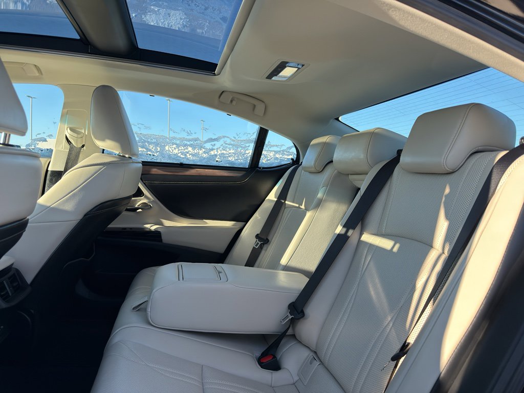 Used 2024 Lexus ES 350 Ultra Luxury w/ Accessory Package (Z1) image 34