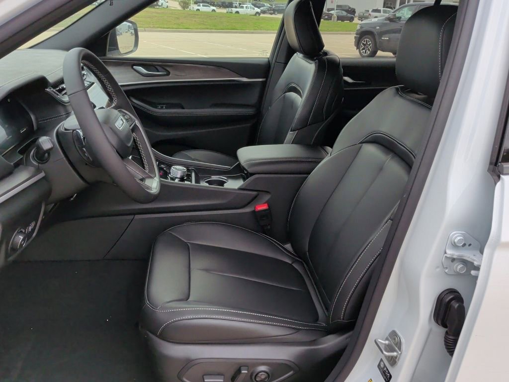 New 2025 Jeep Grand Cherokee Limited image 12