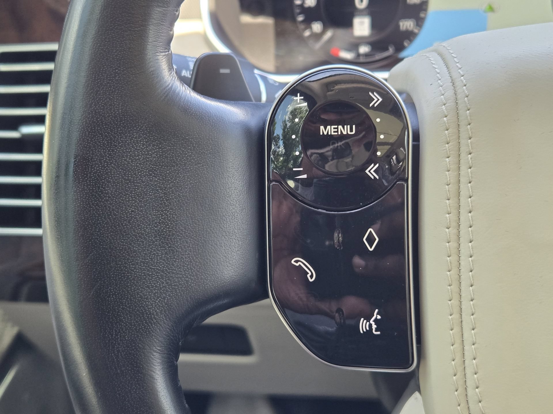 Used 2018 Land Rover Range Rover Supercharged AWD/4WD image 25