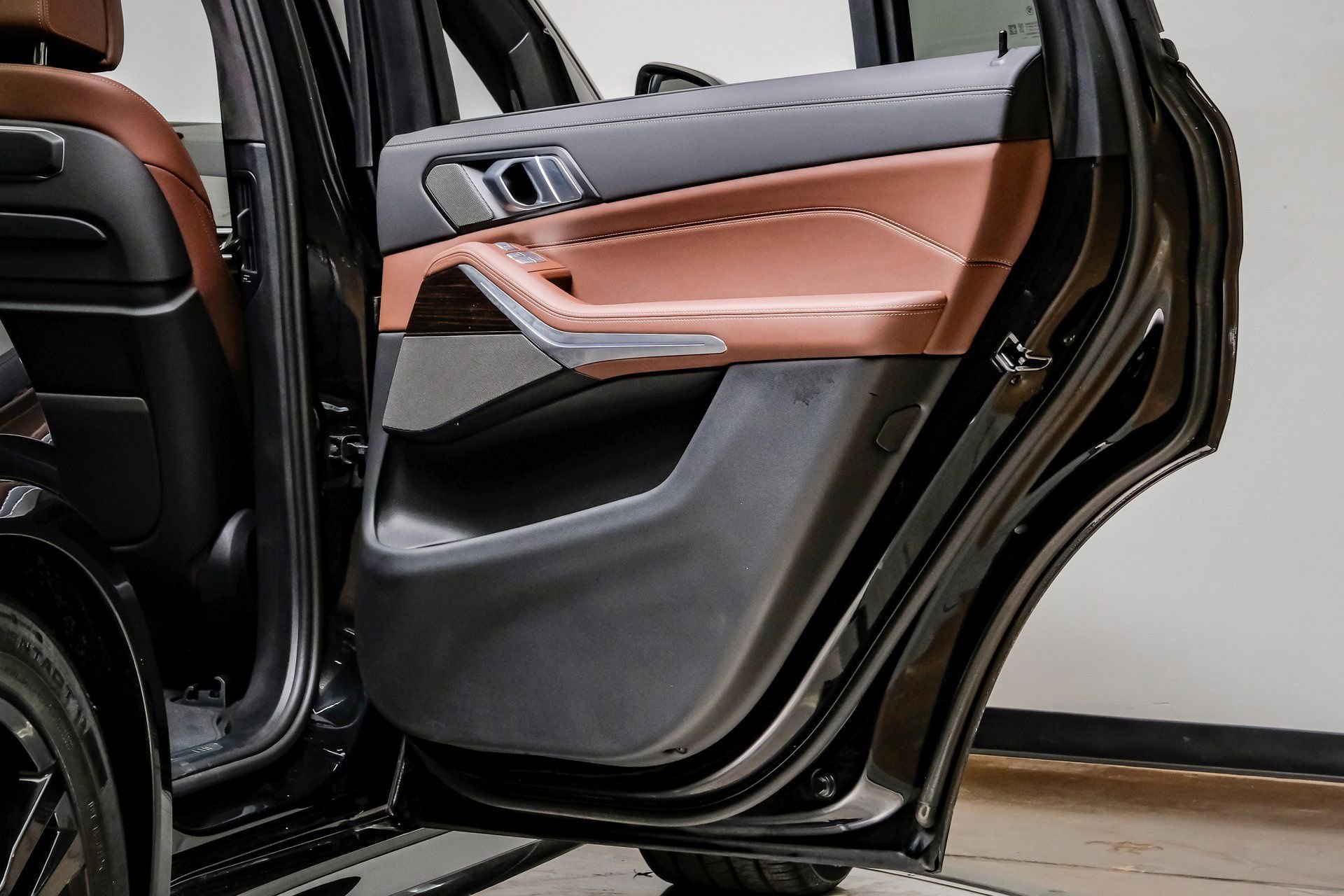 Used 2024 BMW X7 xDrive40i w/ M Sport Package image 50