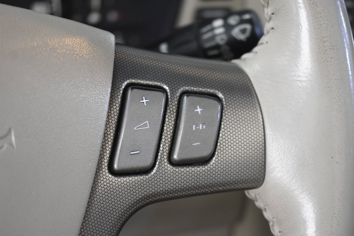 Used 2005 Cadillac XLR image 16