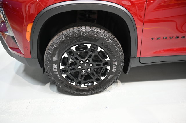 New 2027 Chevrolet Traverse Z71 w/ Enhanced Driving Package AWD/4WD image 31