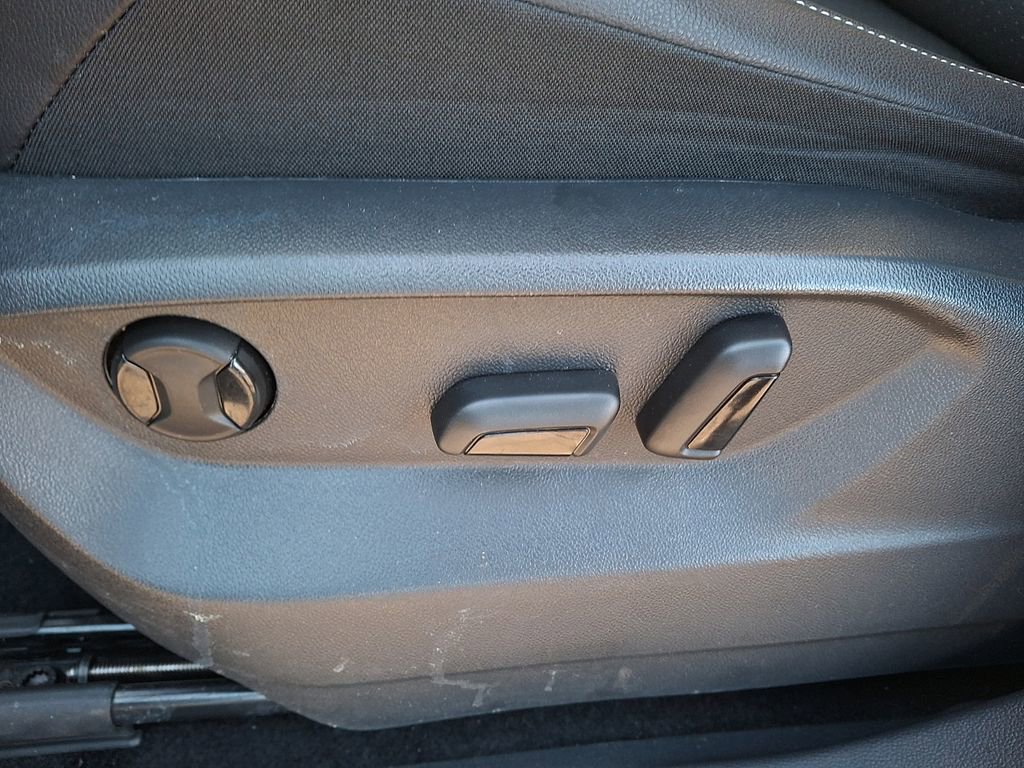 Used 2021 Volkswagen Tiguan SE image 10