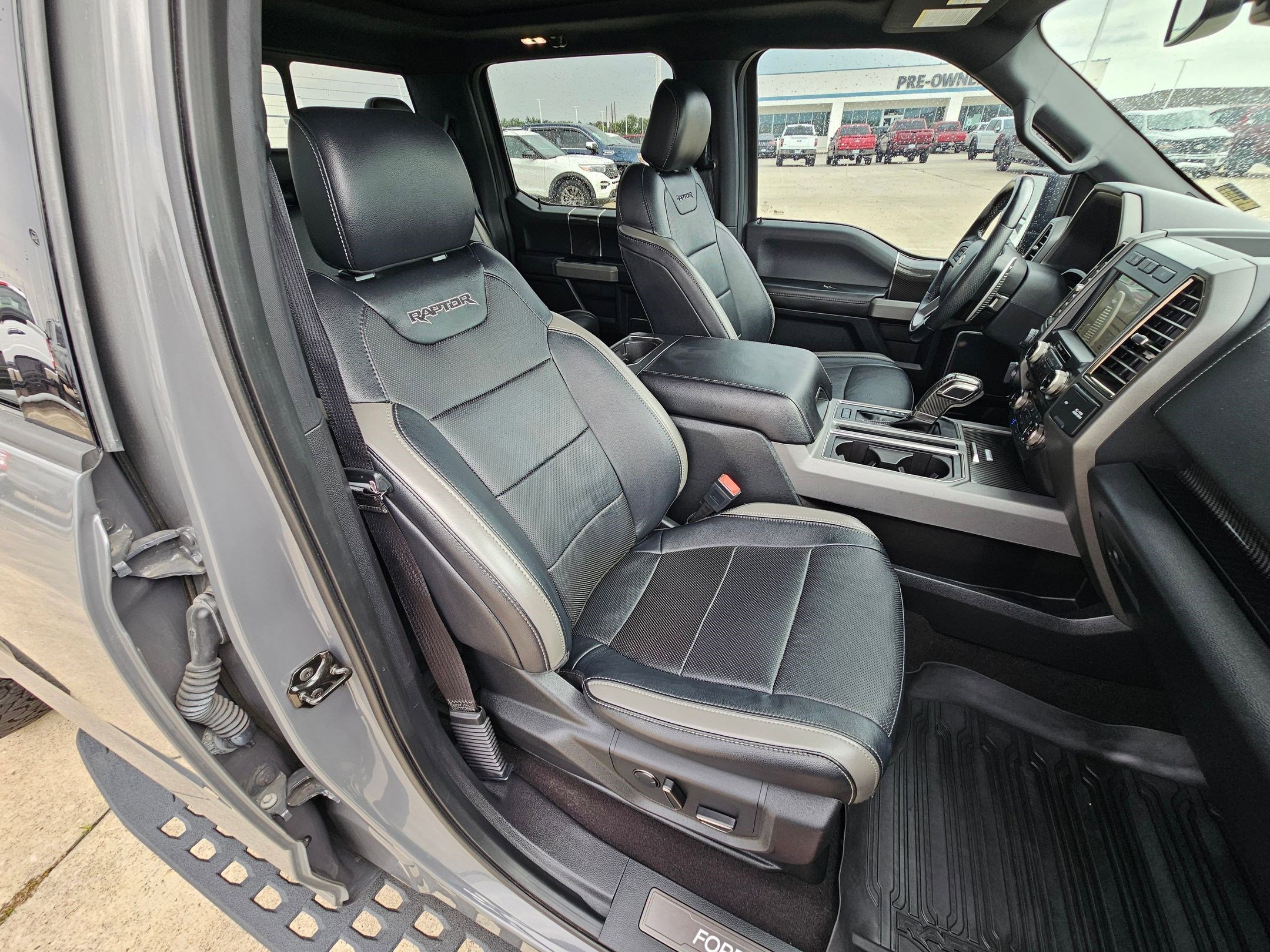 Used 2018 Ford F150 Raptor w/ Equipment Group 802A Luxury image 30