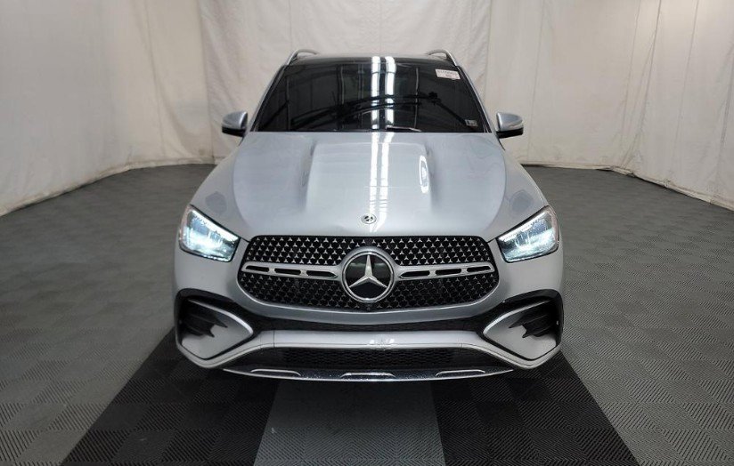 Used 2024 Mercedes-Benz GLE 450 4MATIC w/ AMG Line Exterior image 2