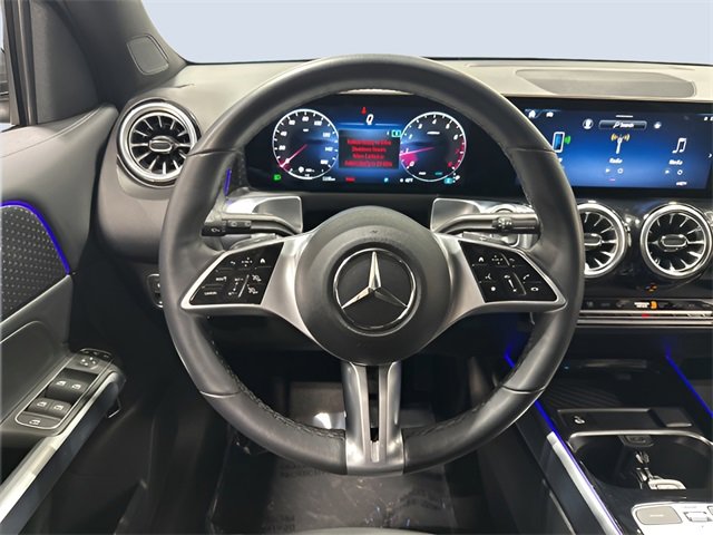 Used 2025 Mercedes-Benz GLB 250 4MATIC image 17