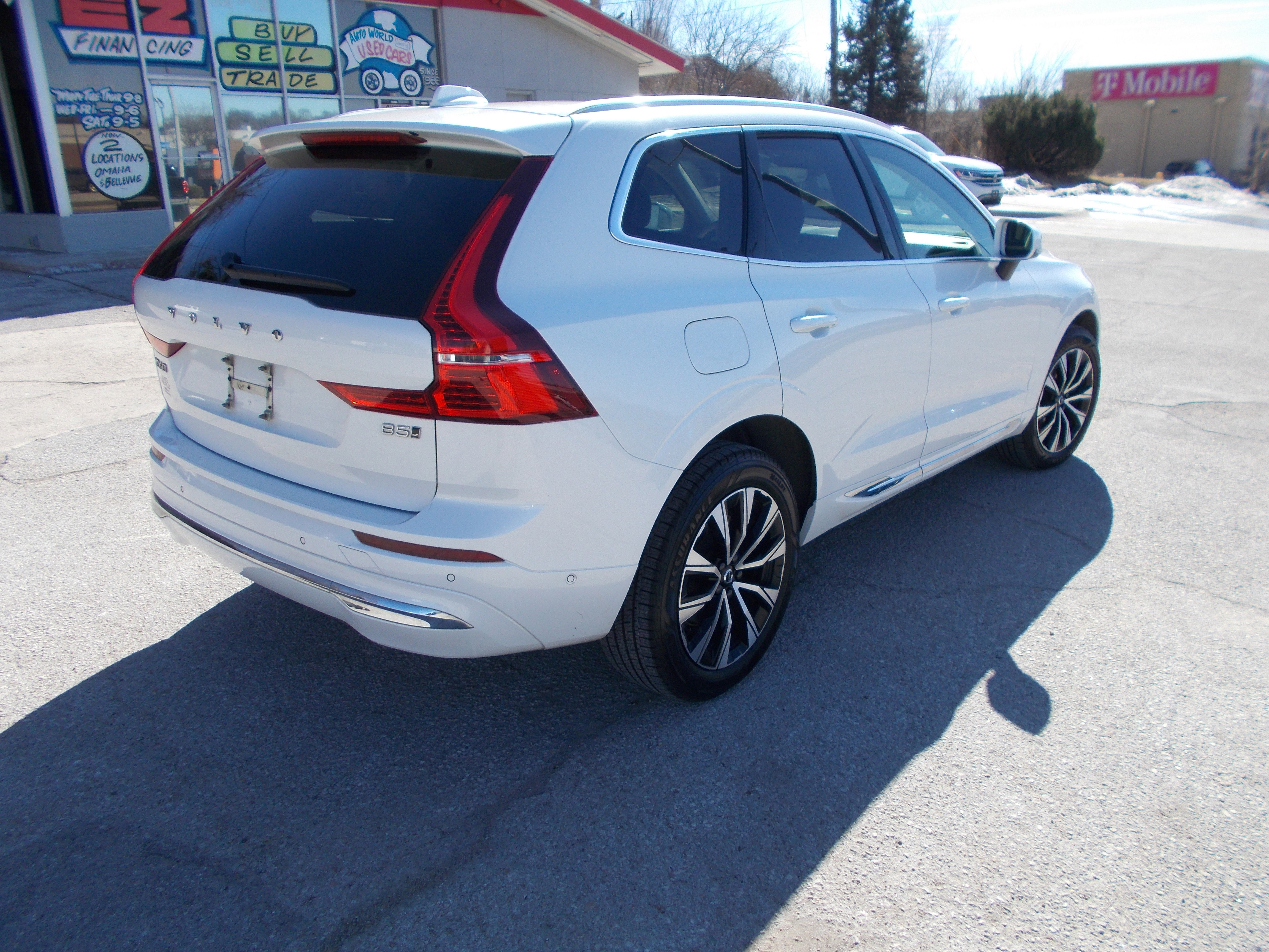 Used 2023 Volvo XC60 B5 Plus image 5