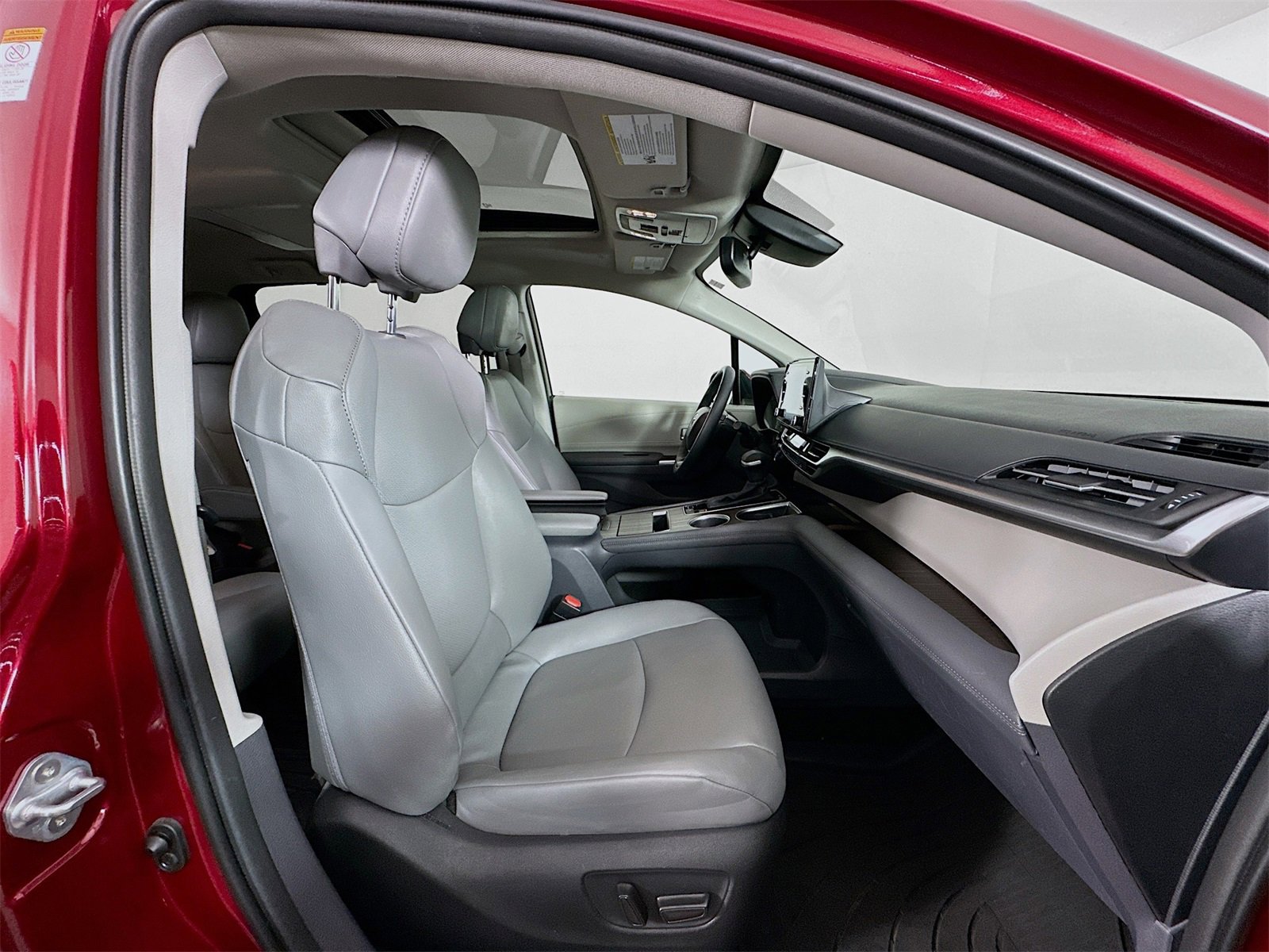 Certified 2023 Toyota Sienna XLE image 32