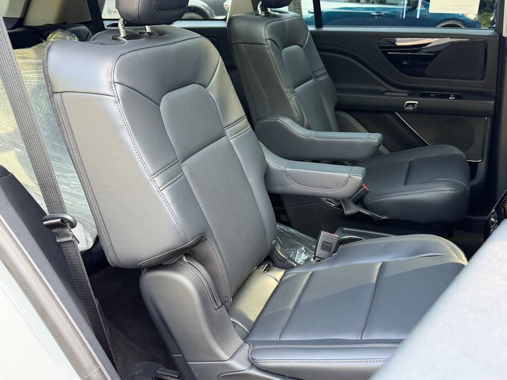 New 2027 Lincoln Aviator AWD w/ Jet Appearance Package image 18