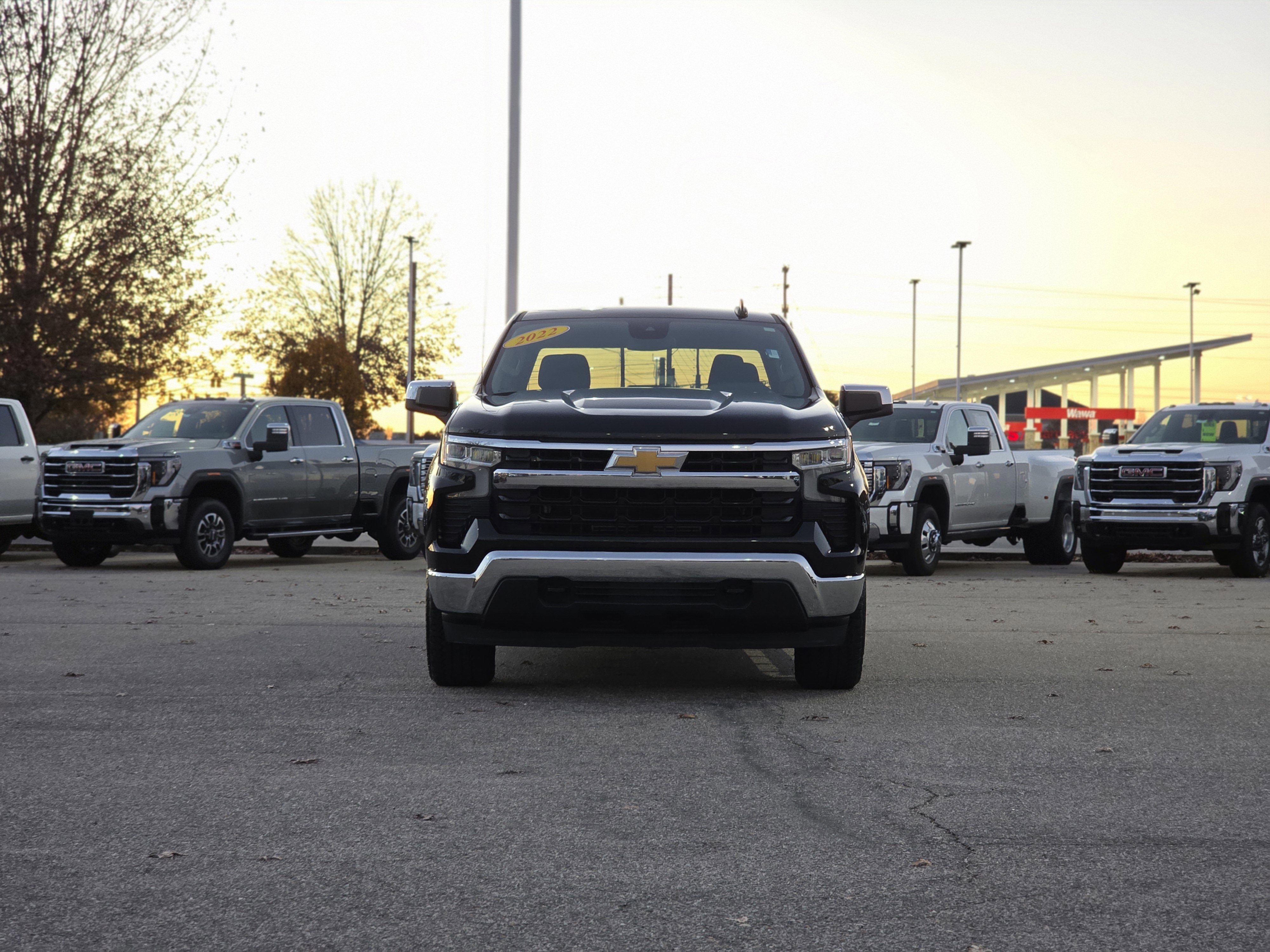 Used 2022 Chevrolet Silverado 1500 LT image 2