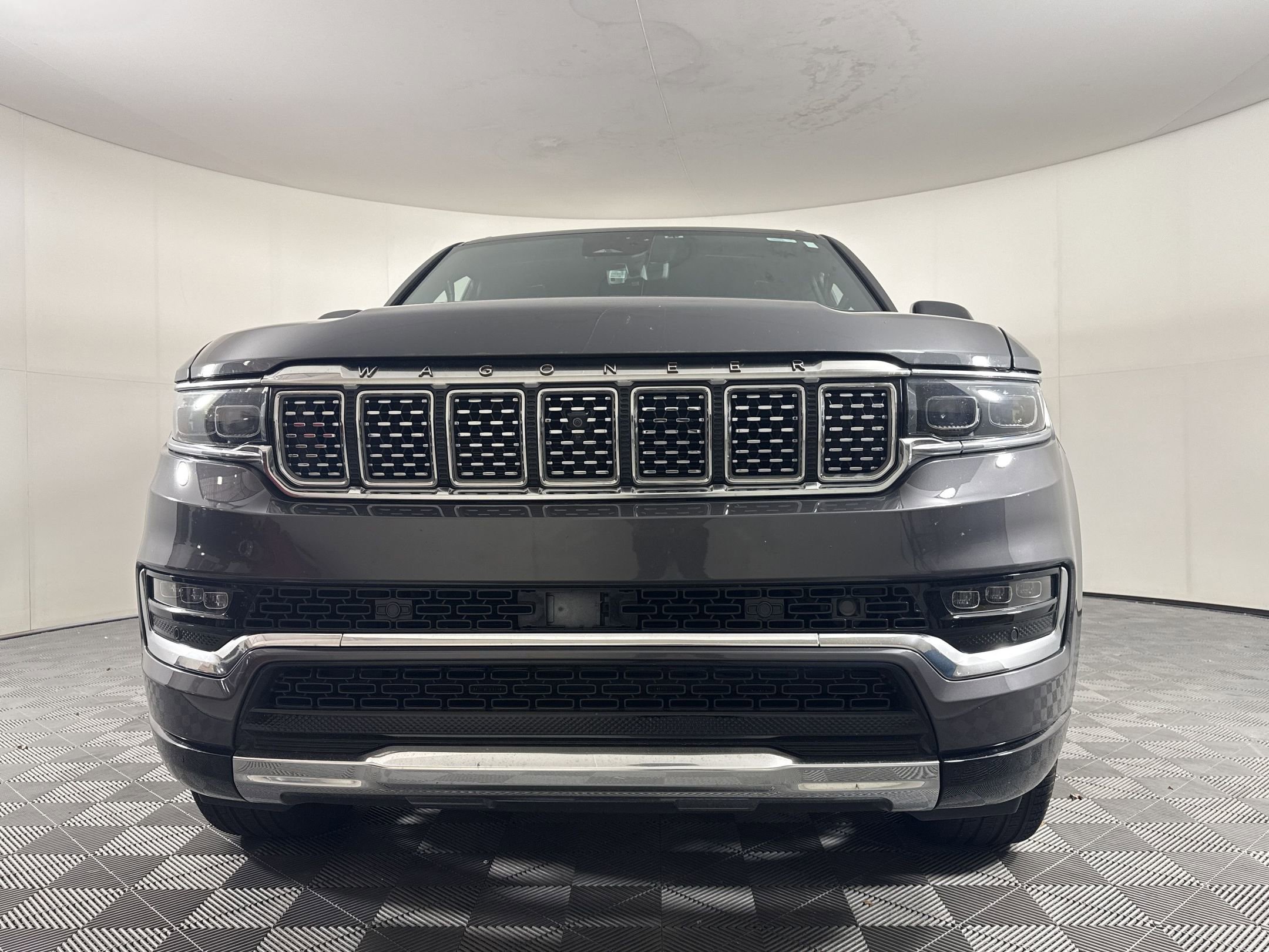 Used 2023 Jeep Grand Wagoneer Series III image 5