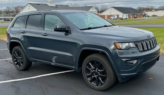 Used 2018 Jeep Grand Cherokee Altitude AWD/4WD image 3