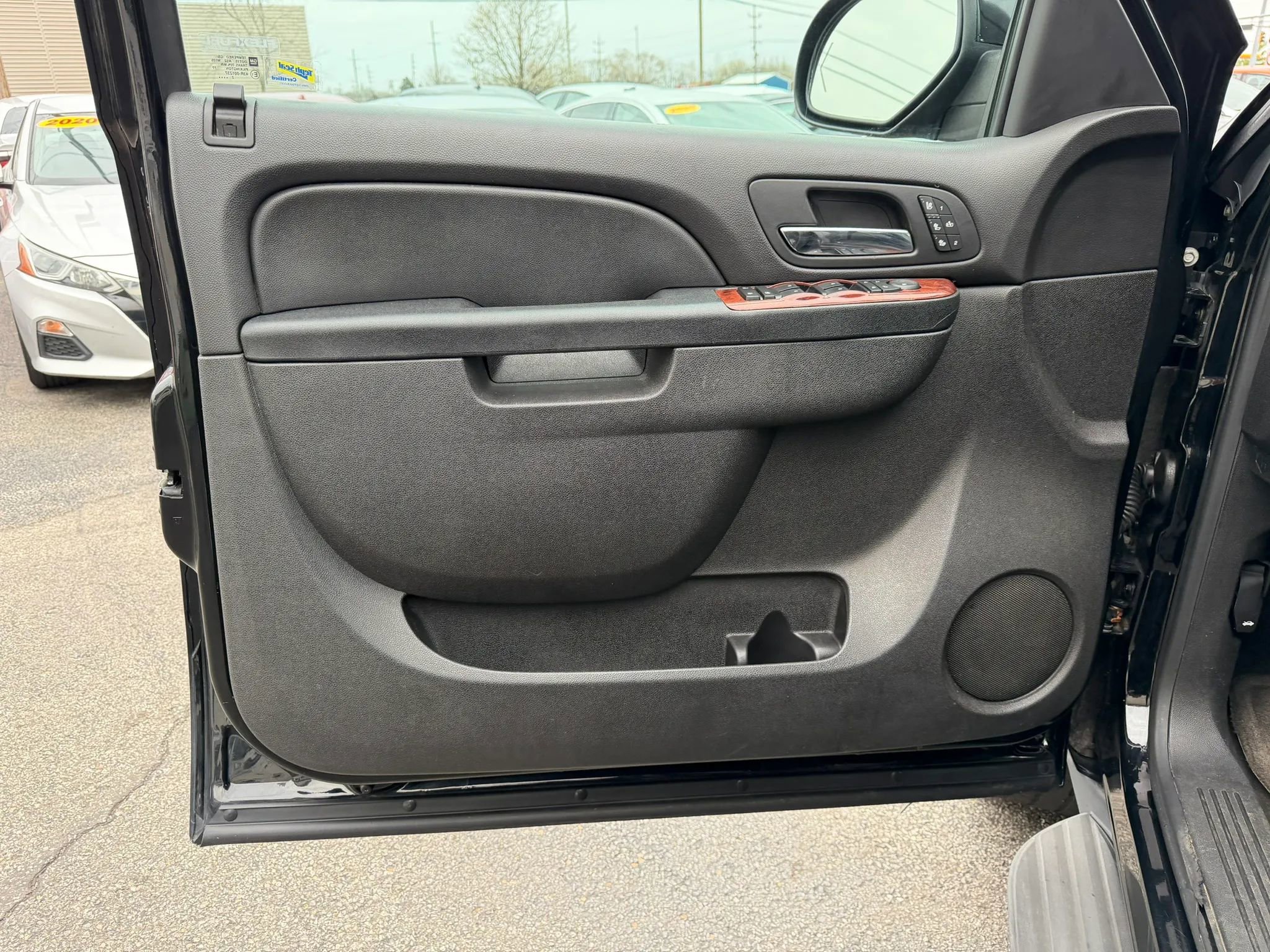 Used 2013 Chevrolet Suburban LT w/ Luxury Package image 17