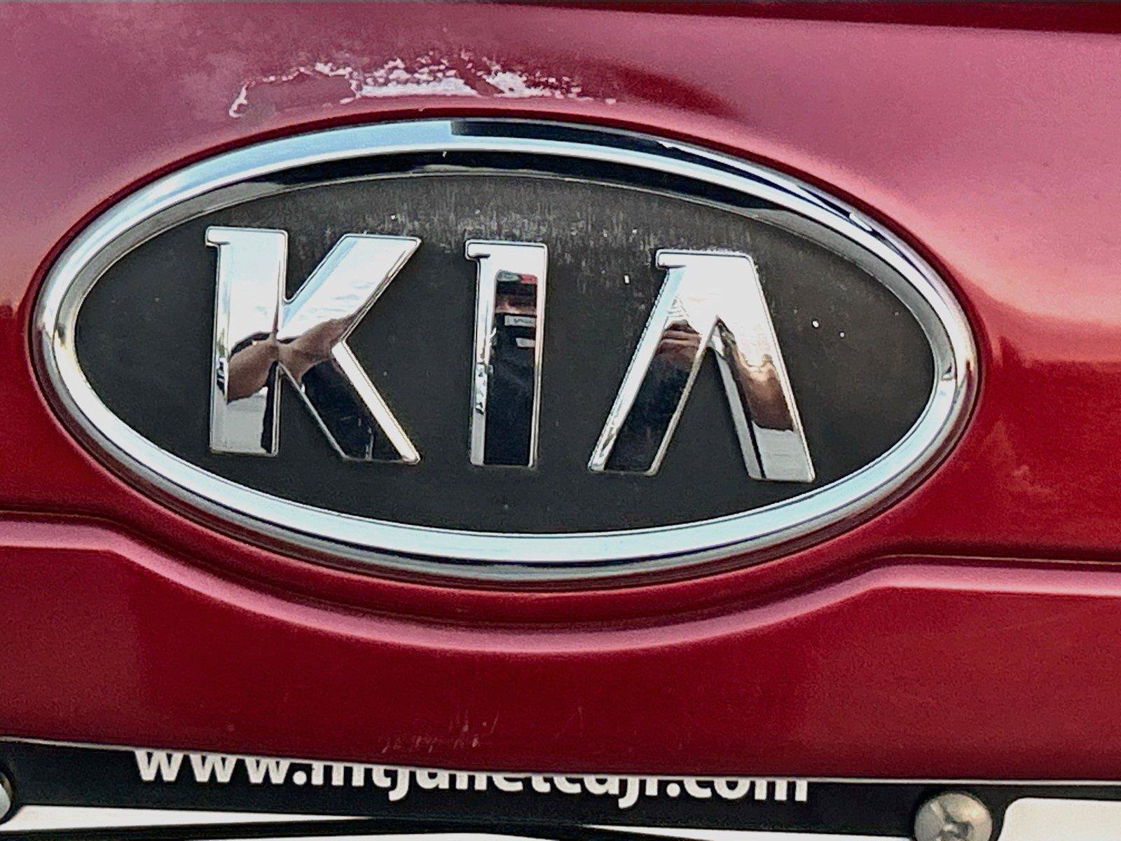 Used 2012 Kia Sedona LX FWD image 12