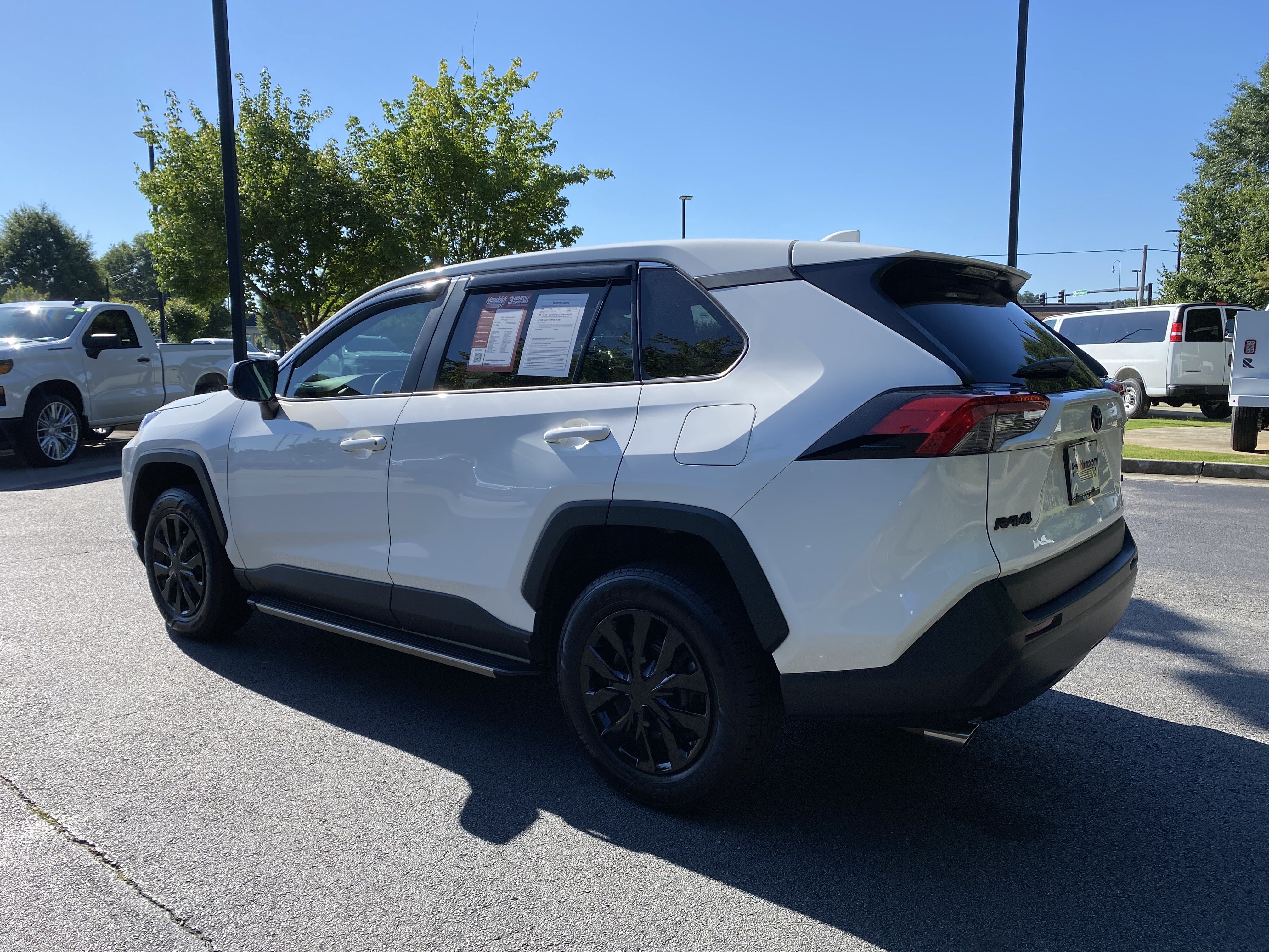 Used 2022 Toyota RAV4 LE FWD image 7