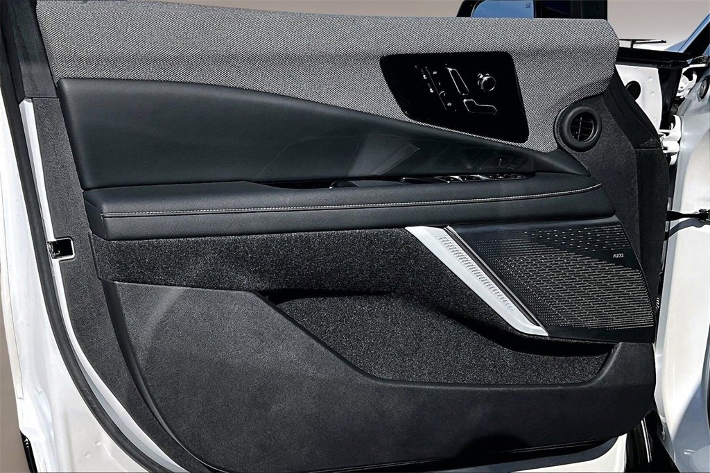 Certified 2025 Cadillac Optiq Luxury 1 image 18