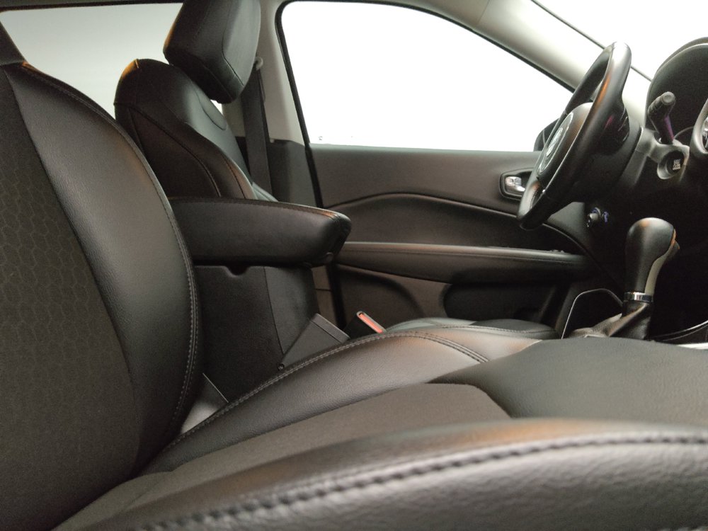 Used 2019 Jeep Compass Latitude FWD image 21