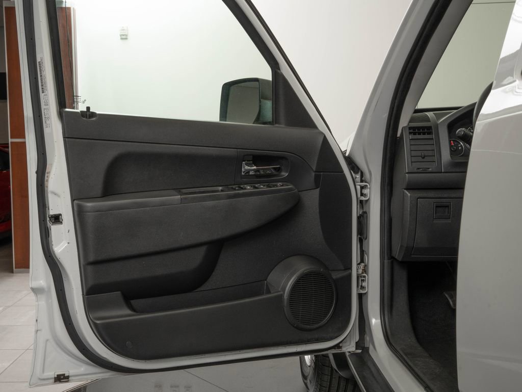 Used 2012 Jeep Liberty Sport RWD image 24