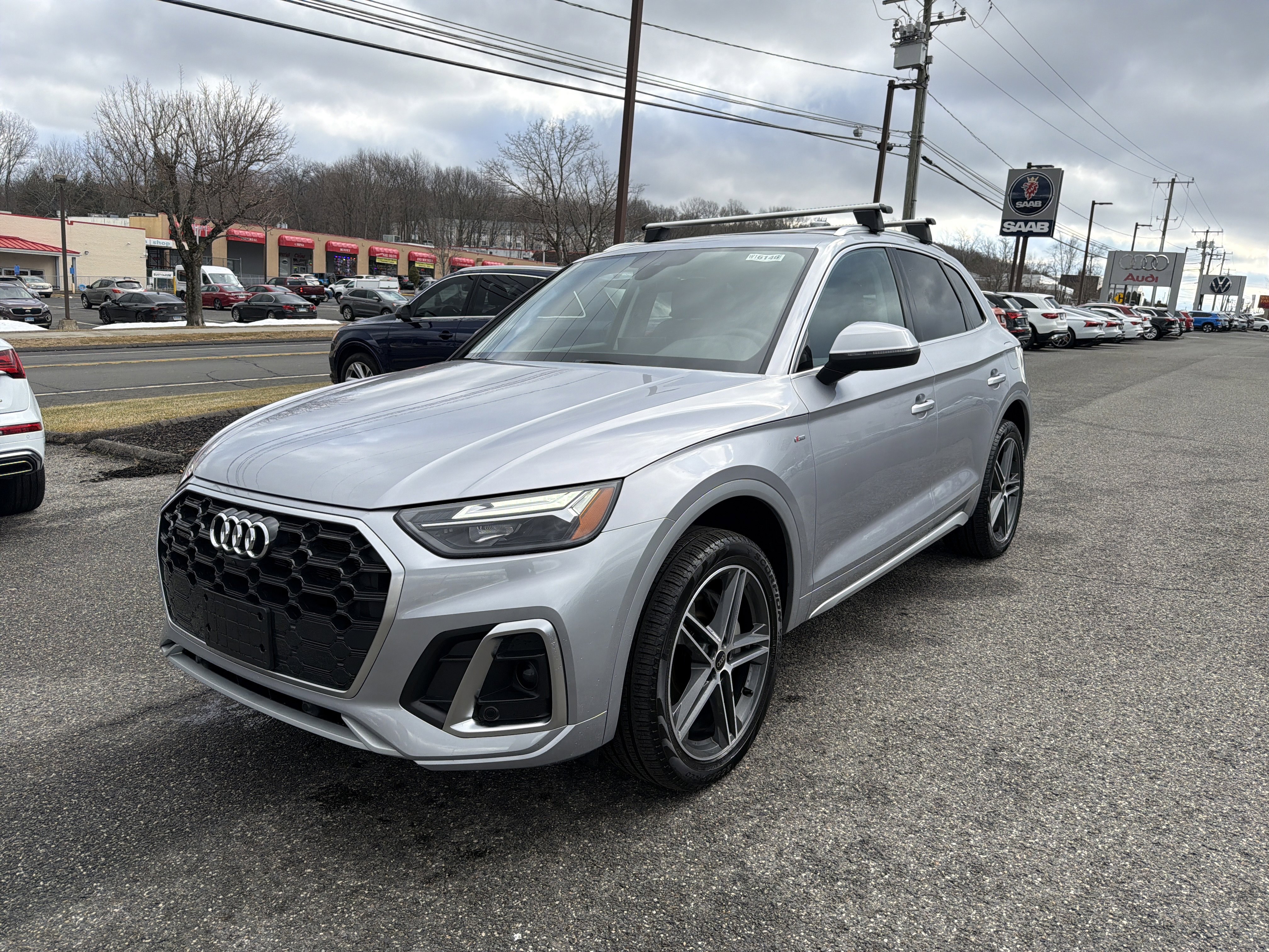 Certified 2024 Audi Q5 e Premium Plus image 3