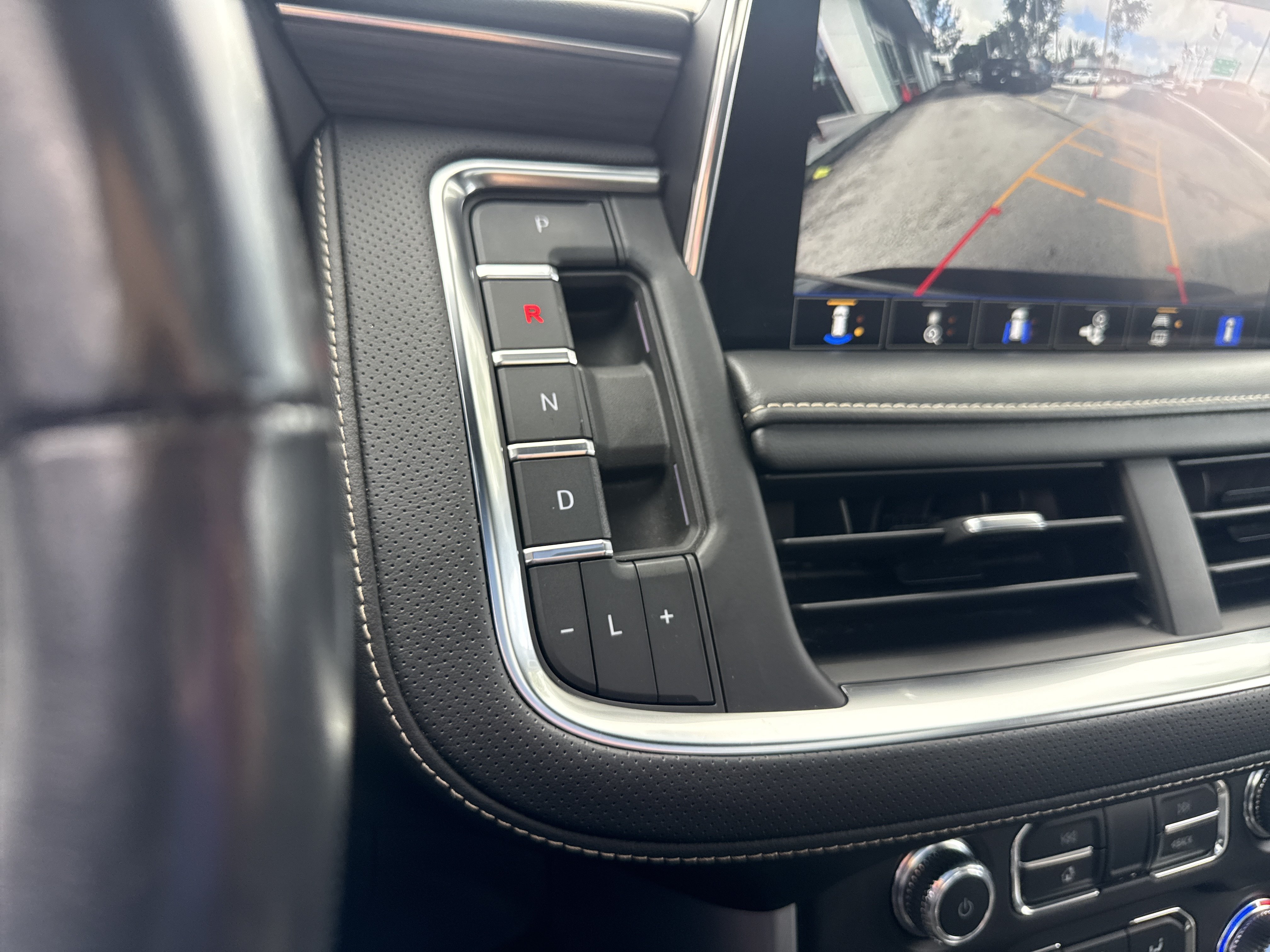 Used 2021 GMC Yukon SLT w/ SLT Premium Package RWD image 23