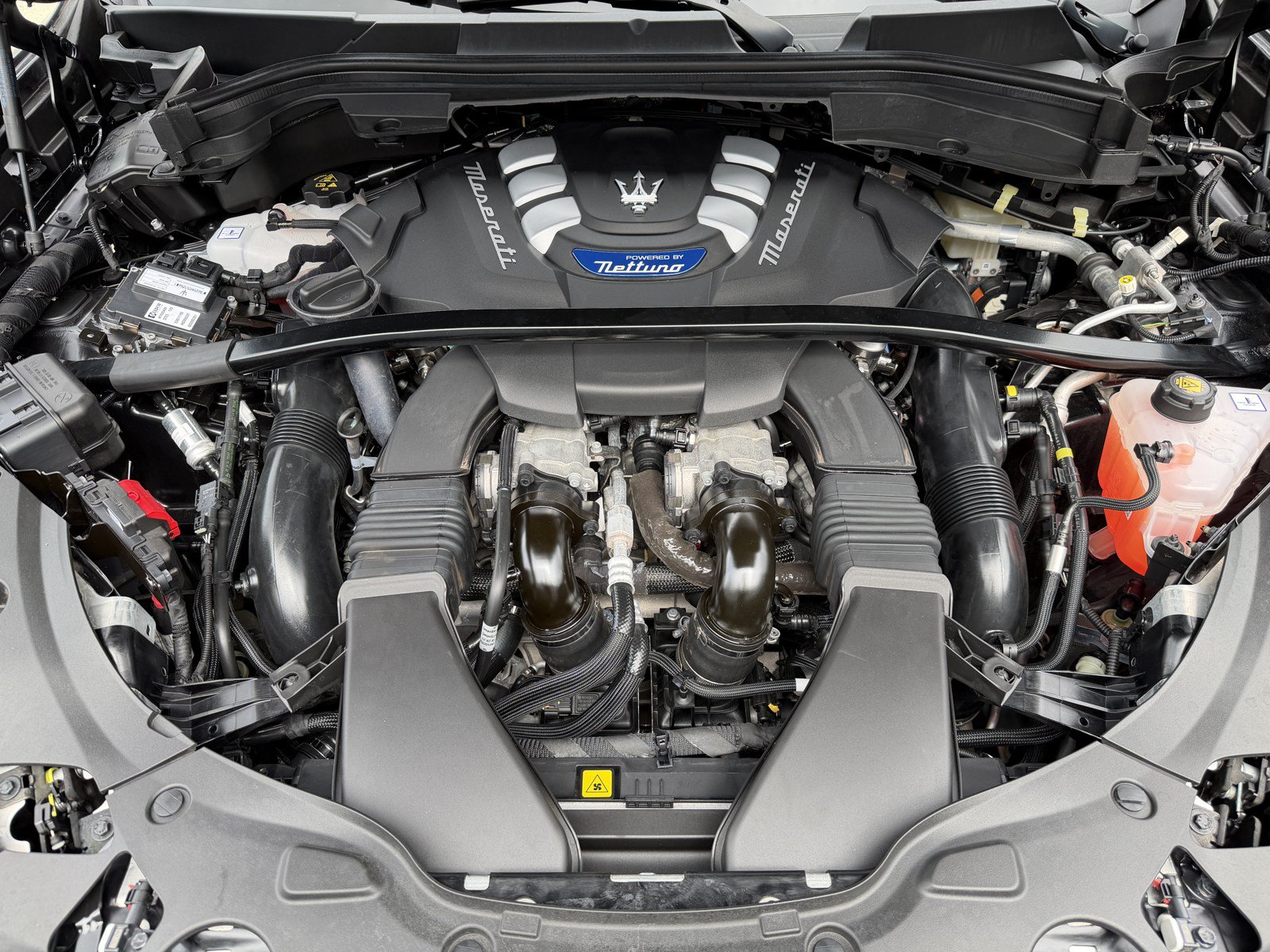 Used 2024 Maserati Grecale Trofeo AWD/4WD image 9