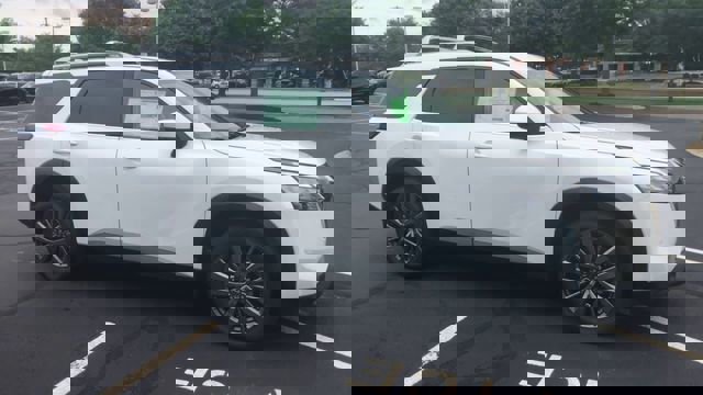 New 2025 Nissan Pathfinder SL w/ SL Premium Package image 2