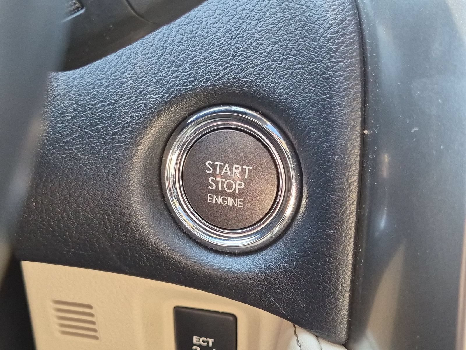 Used 2022 Lexus GX 460 Premium w/ Accessory Package AWD/4WD image 26