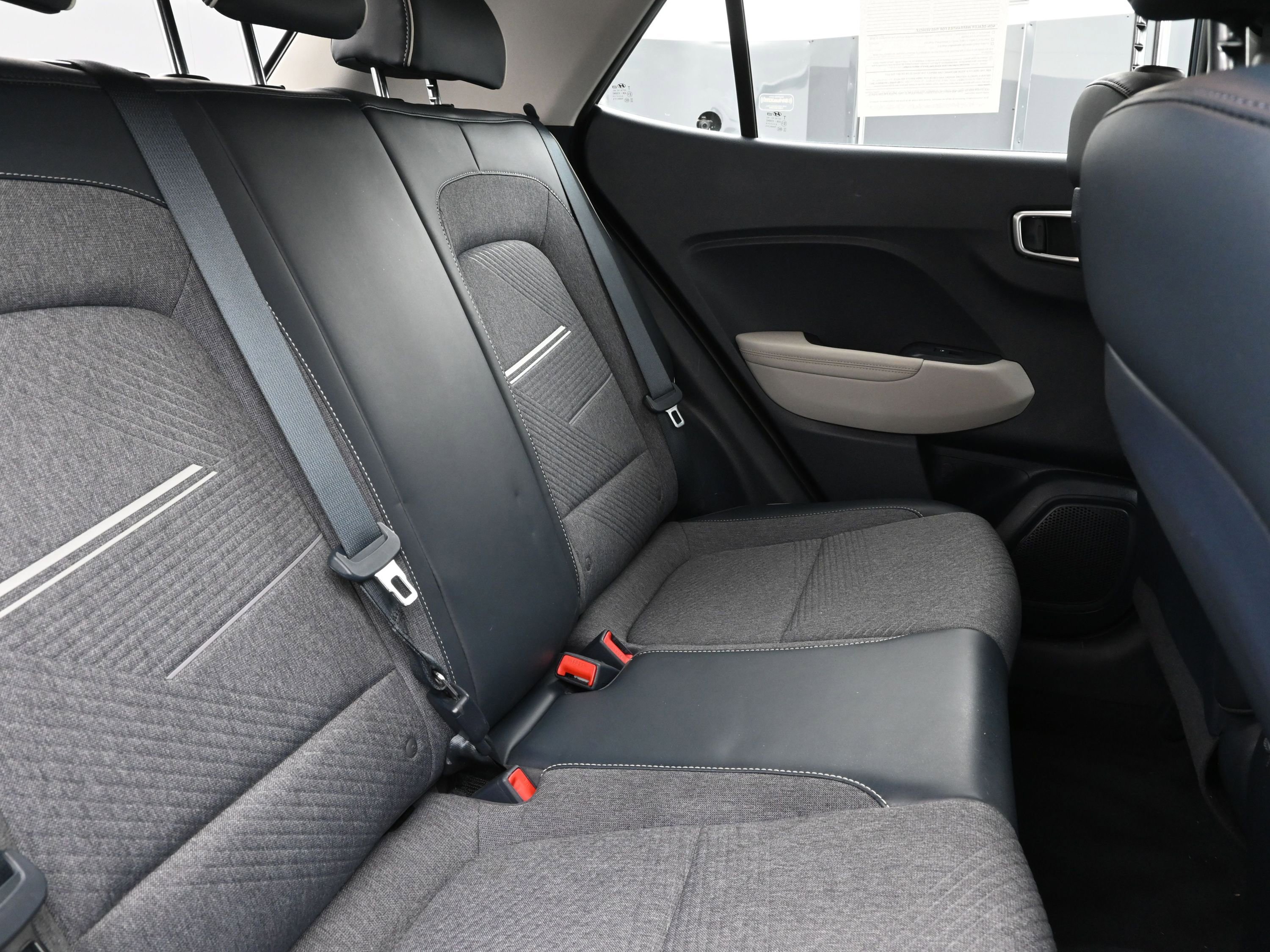 Used 2023 Hyundai Venue Limited w/ Cargo Package image 24