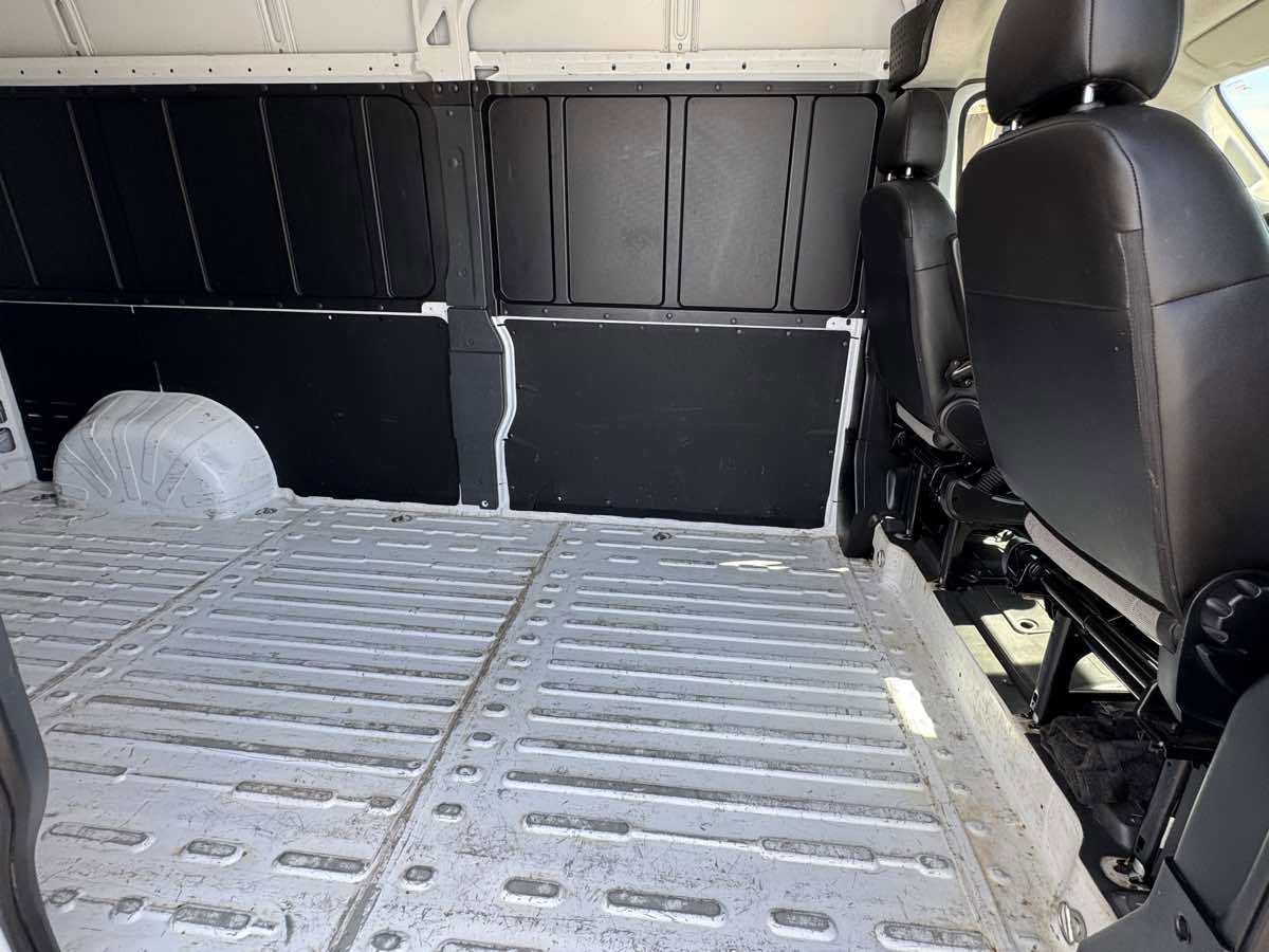 Used 2025 RAM ProMaster 2500 w/ Convenience Group FWD image 17