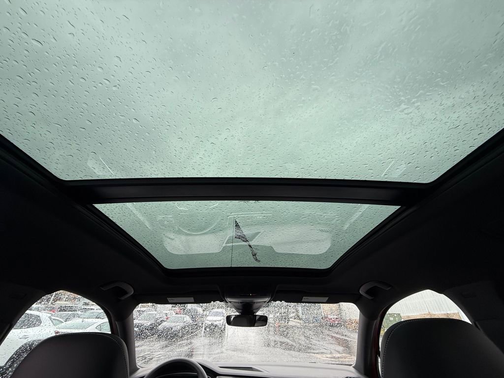 Used 2024 Volkswagen Tiguan SE R-Line image 21