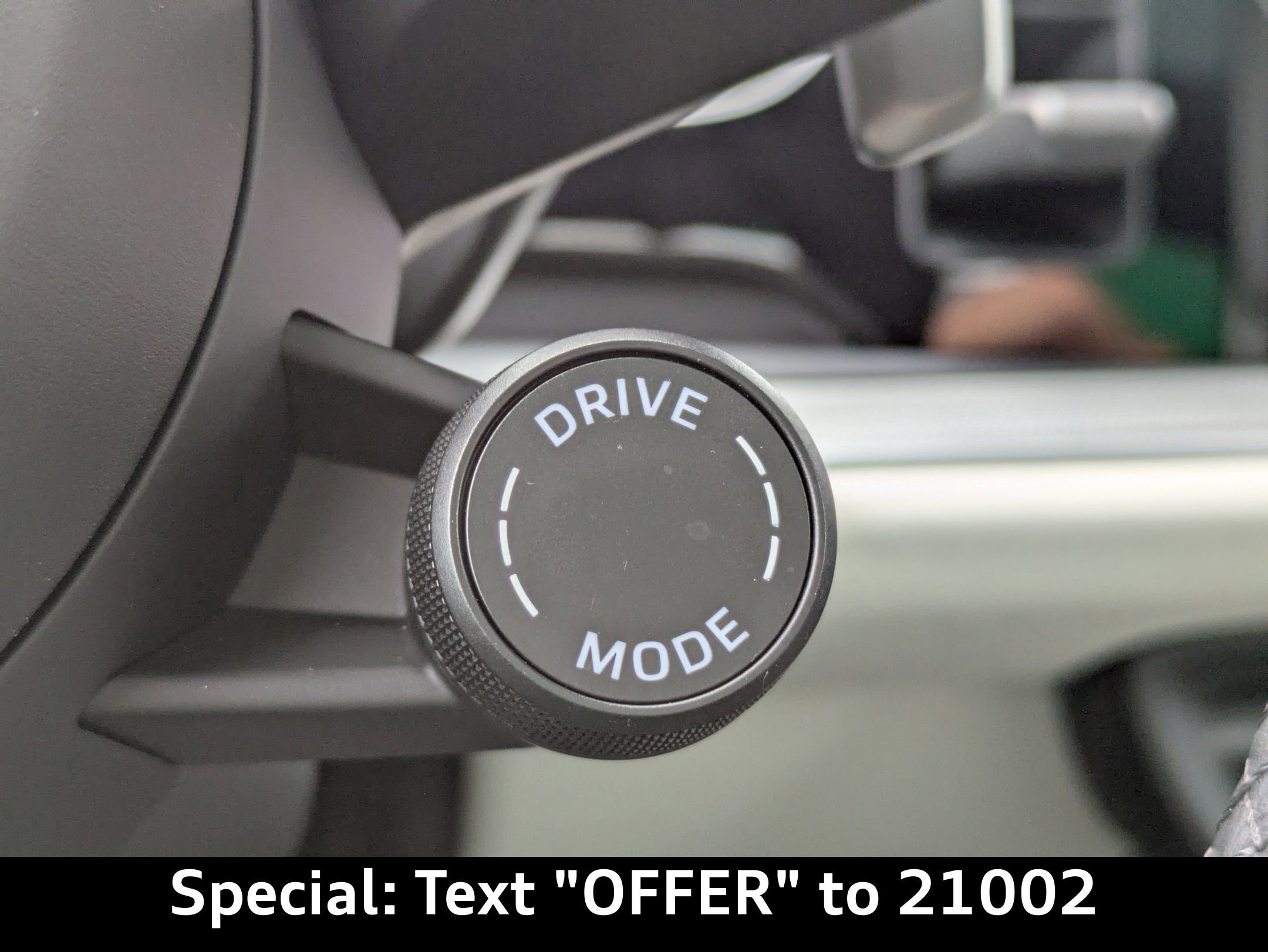 Used 2025 Porsche Cayenne image 32