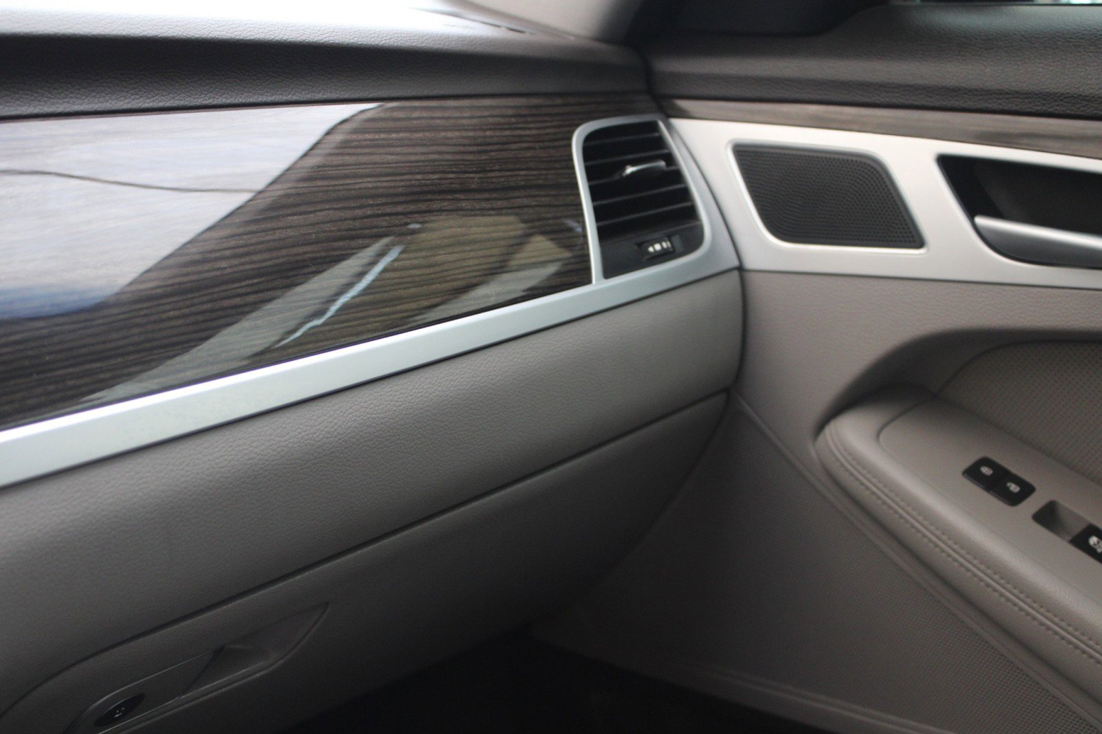 Used 2015 Hyundai Genesis 3.8 image 19