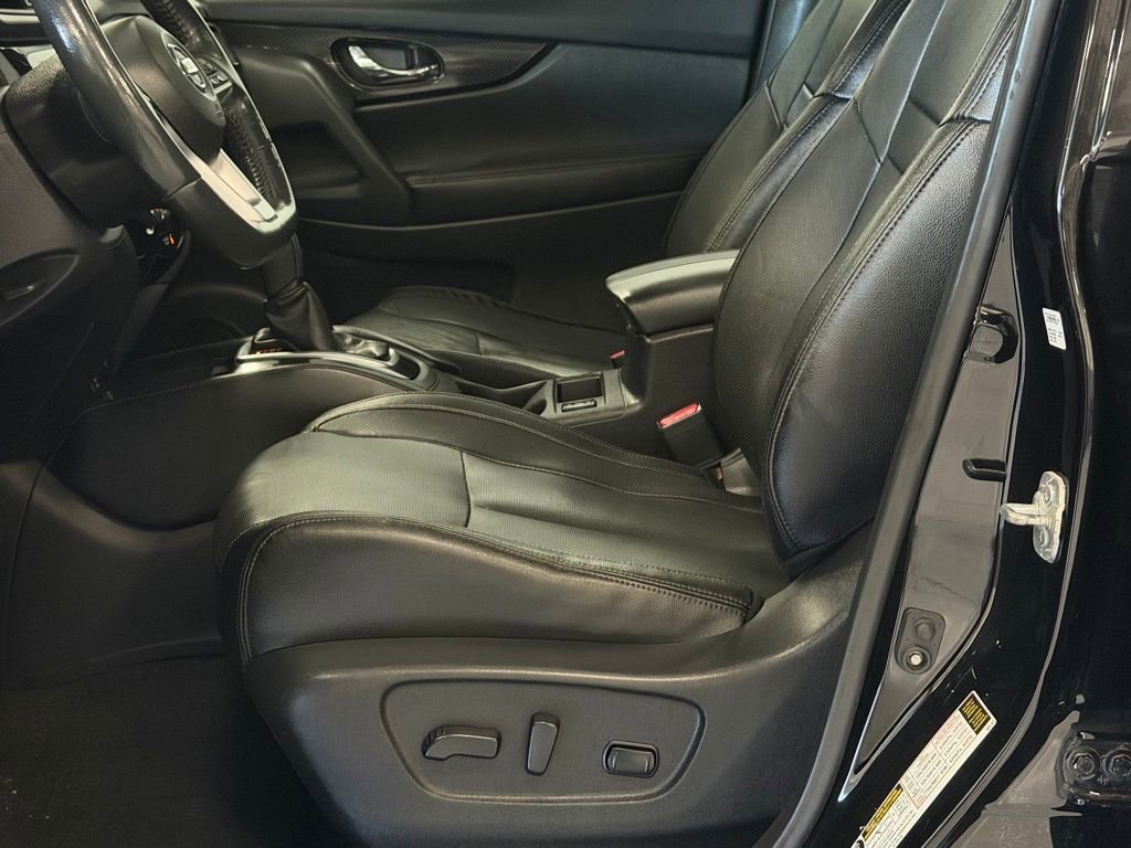 Used 2017 Nissan Rogue SL w/ SL Premium Package AWD/4WD image 12
