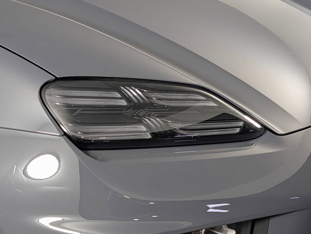 New 2026 Porsche Macan Electric image 16
