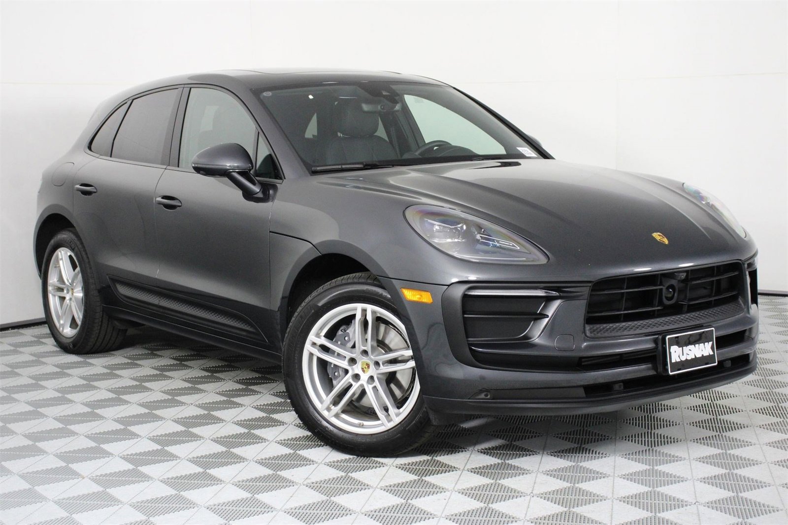 Used 2025 Porsche Macan image 9