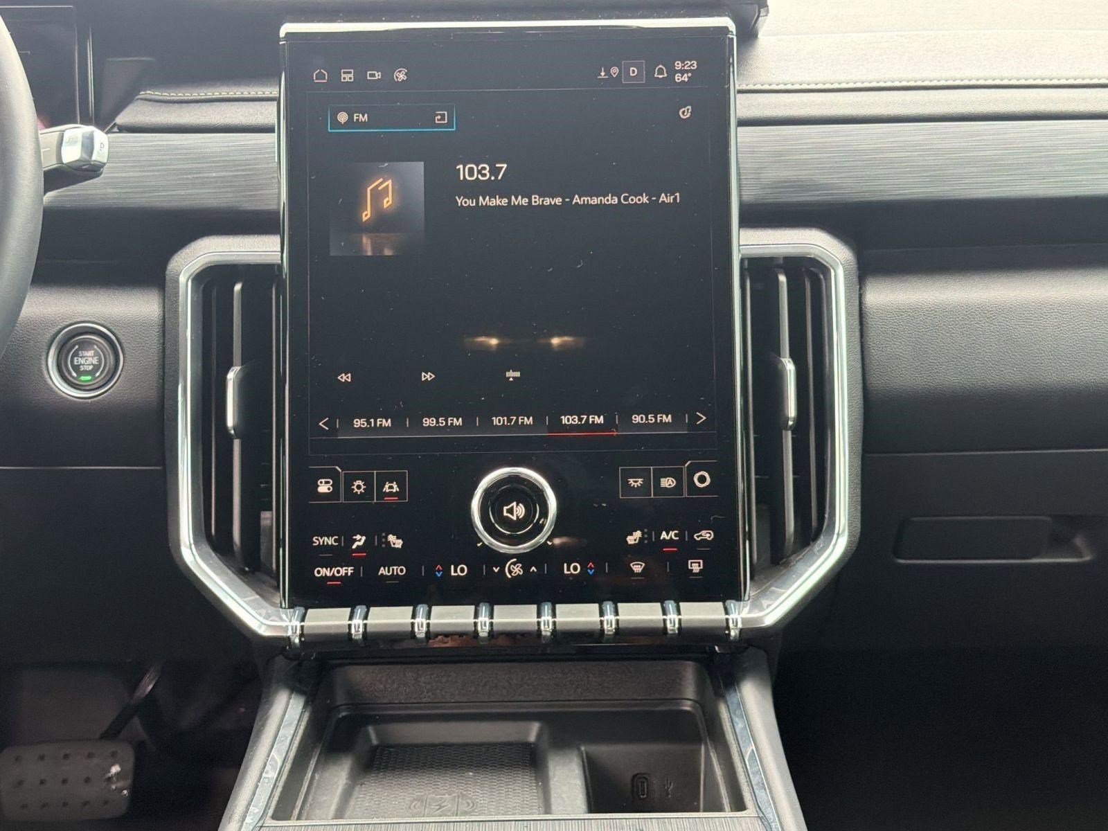 Used 2025 GMC Acadia Elevation w/ Elevation Premium Package FWD image 25