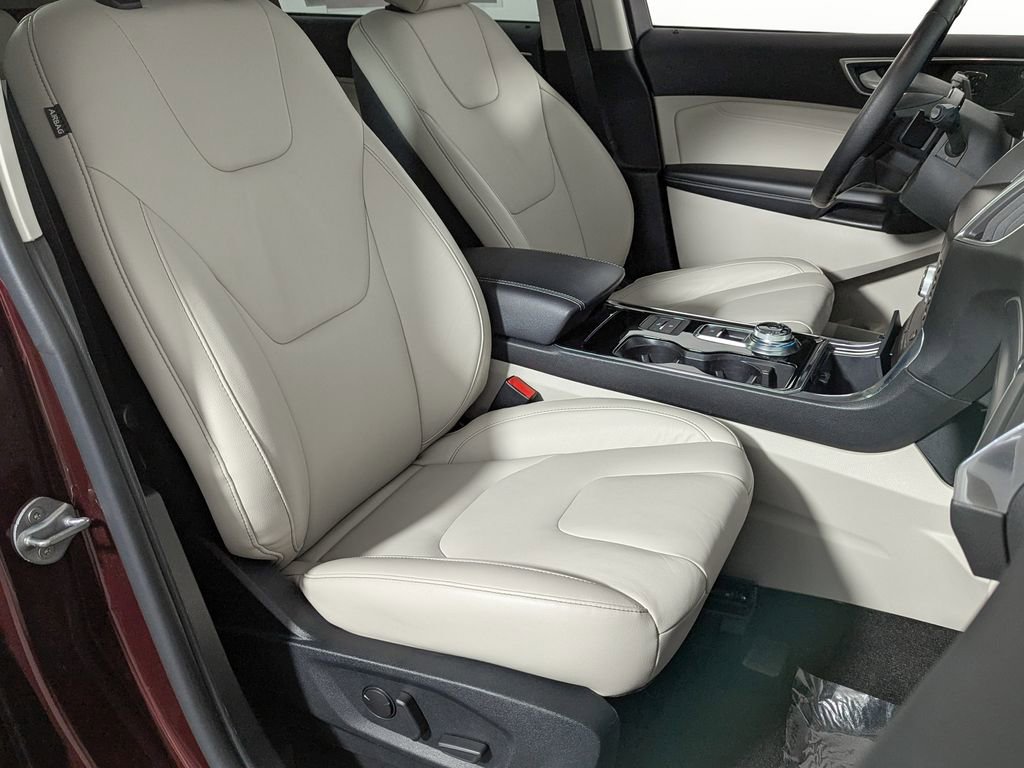 Used 2020 Ford Edge Titanium image 24