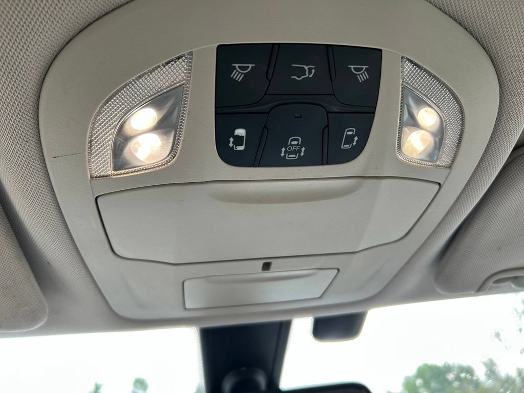 Used 2019 Chrysler Pacifica Touring-L FWD image 27