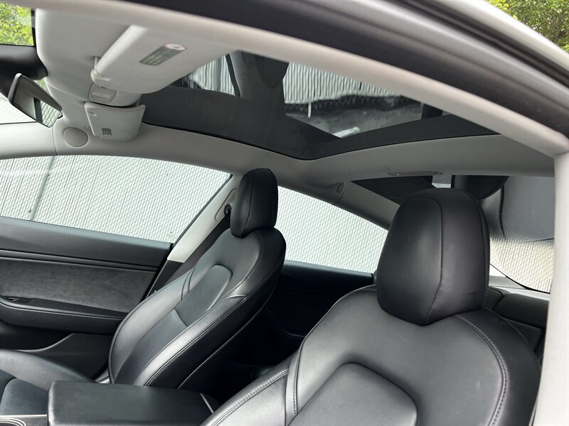 Used 2018 Tesla Model 3 Long Range RWD image 15