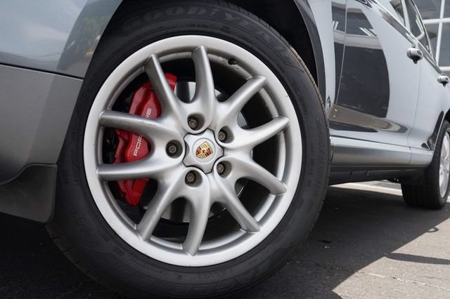 Used 2005 Porsche Cayenne Turbo AWD/4WD image 27