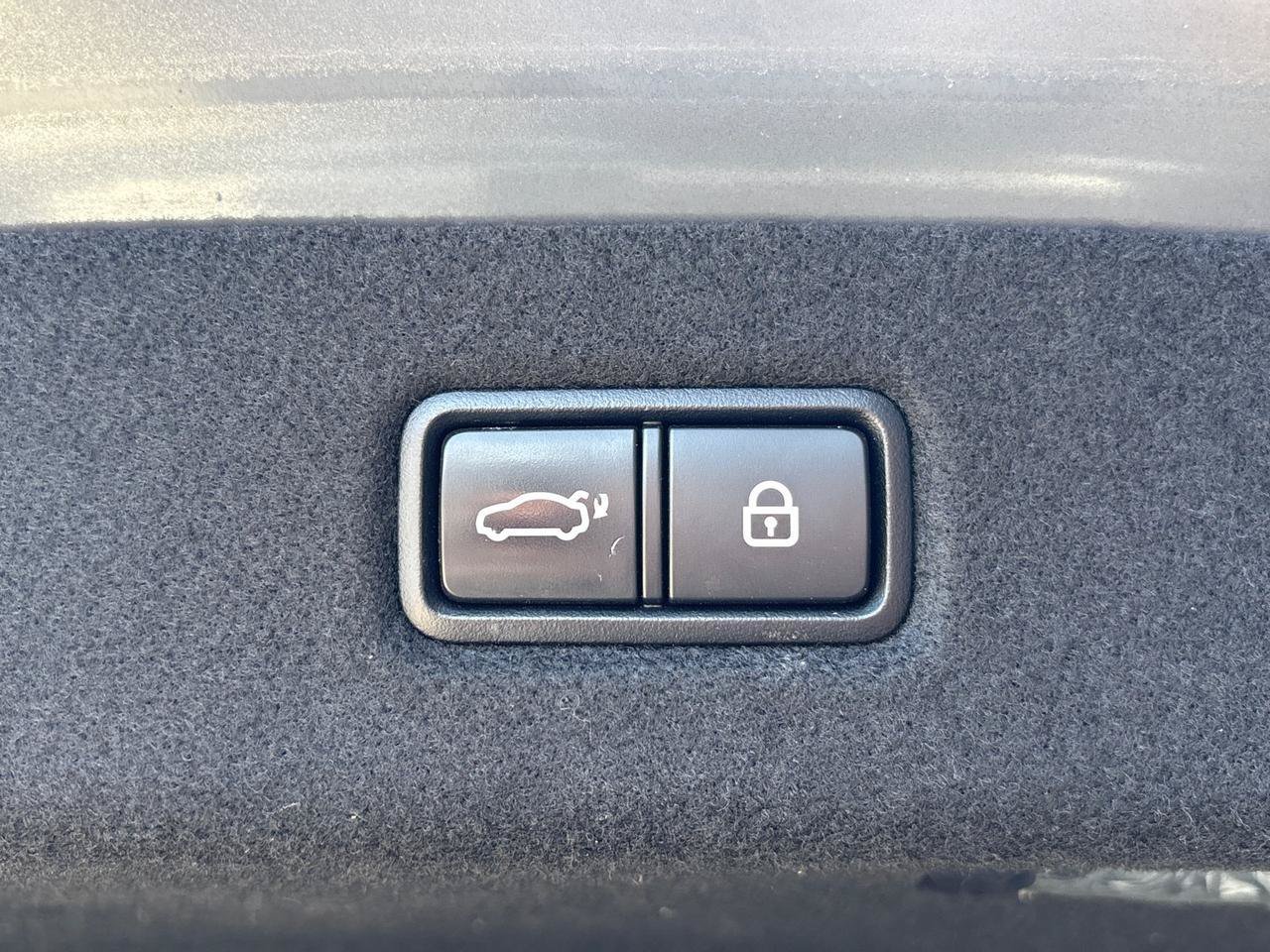 Used 2018 Genesis G90 5.0 Ultimate AWD/4WD image 43
