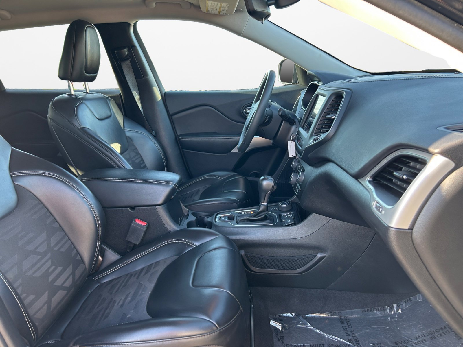 Used 2022 Jeep Cherokee Latitude AWD/4WD image 17