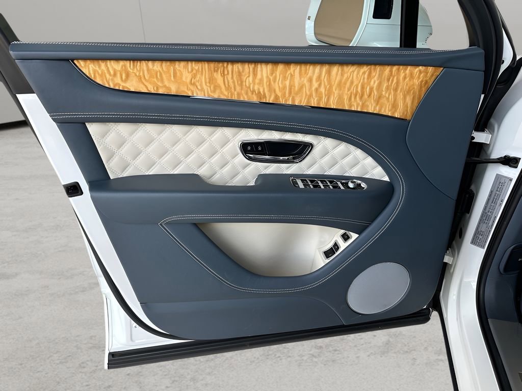 Used 2021 Bentley Bentayga image 9