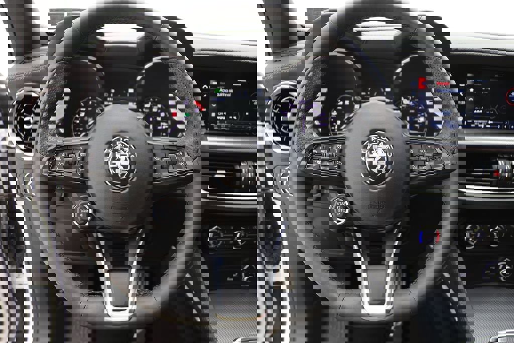 Used 2022 Alfa Romeo Stelvio Veloce image 19