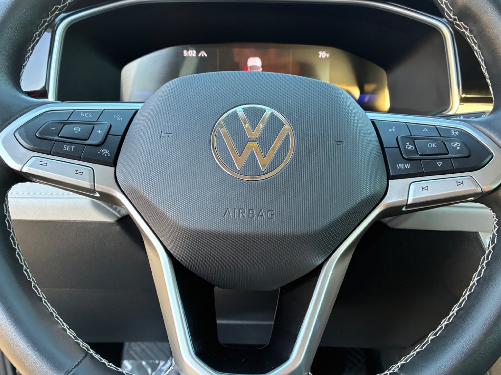 Used 2025 Volkswagen Taos SE w/ Panoramic Sunroof Package AWD/4WD image 19